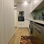 Daisy Street 2 Apartment *